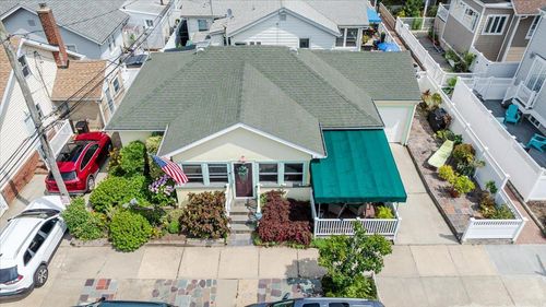 709 W Olive St, Long Beach, NY, 11561-2813 | Card Image