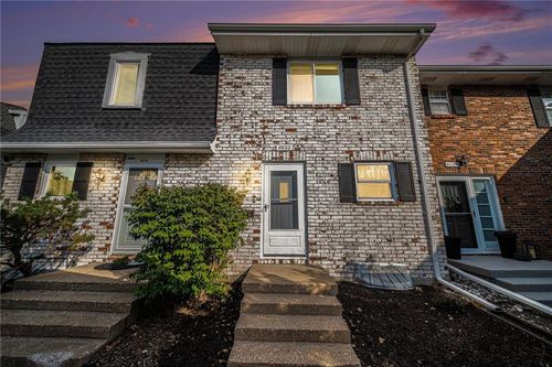 8602 W 84th Ter, Overland Park, KS, 66212-2707 | Card Image
