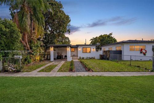 440 E 37th St, Hialeah, FL, 33013-2738 | Card Image