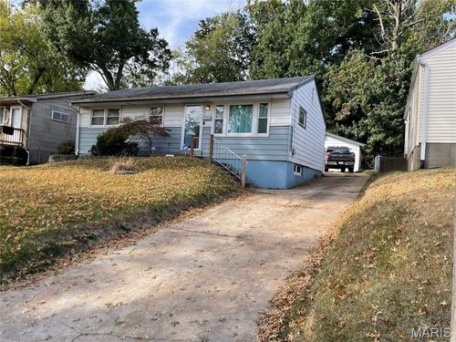 615 Superior Dr, Ferguson, MO, 63135-2034 | Card Image