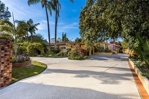 433 W Santa Clara Ave, Santa Ana, CA, 92706-2546 | Card Image