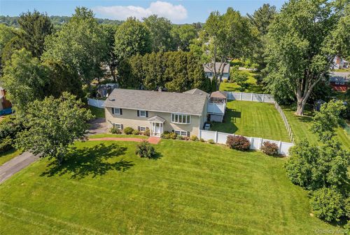 7 Bittersweet Dr, Danbury, CT, 06811-2941 | Card Image