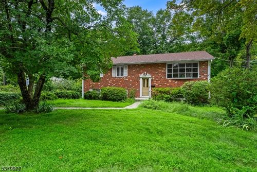 4 Barberry Rd, Morristown, NJ, 07960-6906 | Card Image