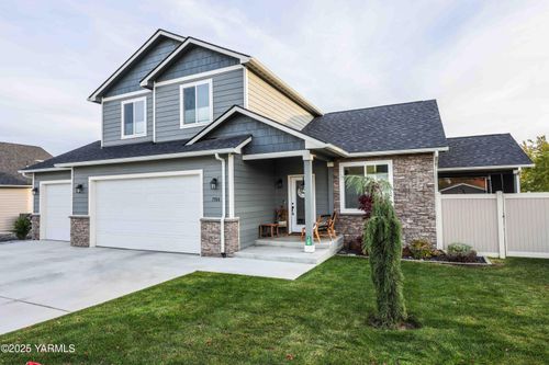 7500 W Viewcrest Way, Yakima, WA, 98908-6131 | Card Image