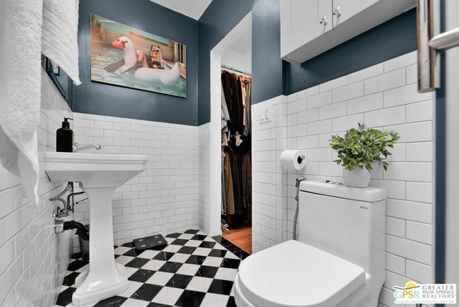 2 - 8319 Waring Ave, Condo with 2 bedrooms, 2 bathrooms and 1 parking in West Hollywood CA | Image 24