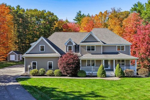 35 Labrador Ln, Dover, NH, 03820-6116 | Card Image