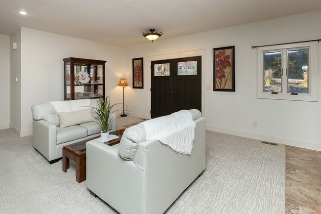 8121 Oak Ridge Dr, Home with 5 bedrooms, 3 bathrooms and null parking in Dexter IA | Image 23