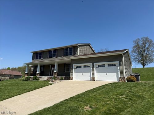 235 Briarwood Dr Se, New Philadelphia, OH, 44663-7319 | Card Image