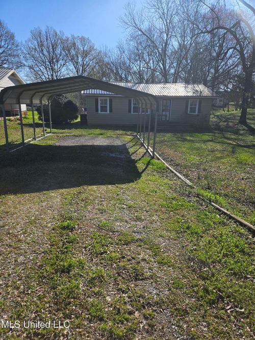 329 Court St, Ashland, MS, 38603-6077 | Card Image