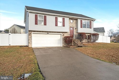 185 Ford Cir, INWOOD, WV, 25428-4415 | Card Image