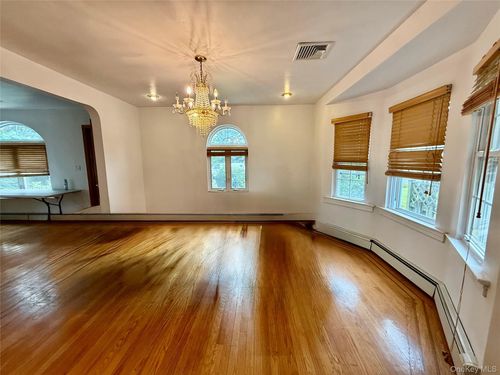 5 Garfield Pl, Roslyn Heights, NY, 11577-1902 | Card Image