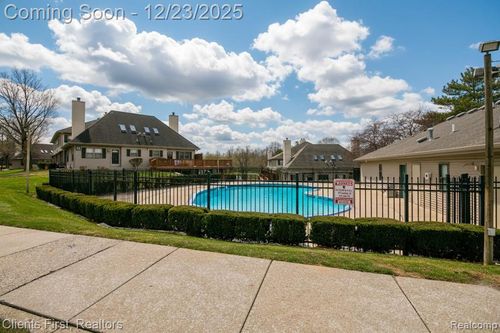 4-24969 Auburn Ln, Southfield, MI, 48033-4860 | Card Image