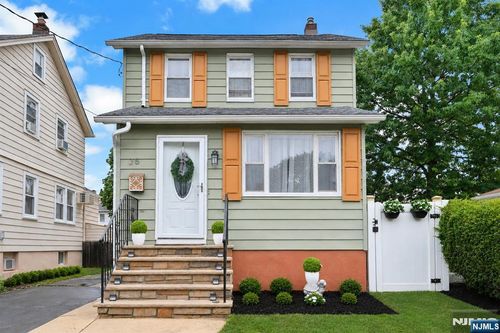 35 Colling Ave, Rochelle Park, NJ, 07662-3904 | Card Image