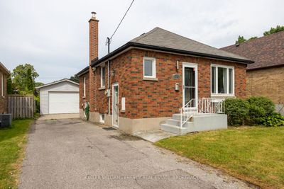 94 Lasalle Ave, House other with 2 bedrooms, 2 bathrooms and 4 parking in Oshawa ON | Image 1