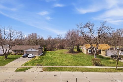 22674 Monterey Dr, Woodhaven, MI, 48183-2267 | Card Image