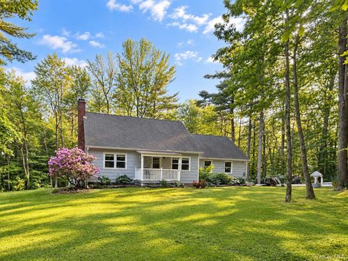 230 Middle Rd, Austerlitz, NY, 12017-1725 | Card Image