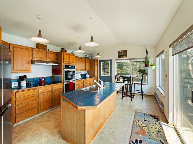 Great kitch. | Image 13