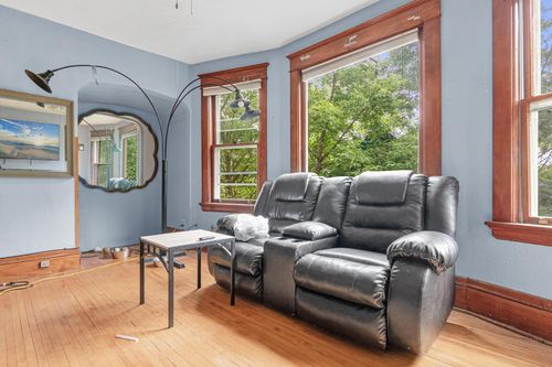1067 Jessie St, Saint Paul, MN, 55130-3812 | Card Image