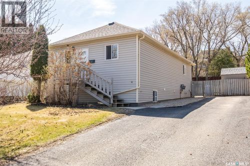 333 19th St W, Prince Albert, SK, S6V4C8 | Card Image