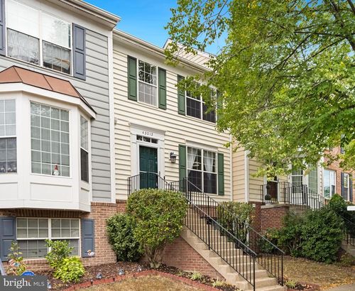 43212 Center St, CHANTILLY, VA, 20152-4414 | Card Image