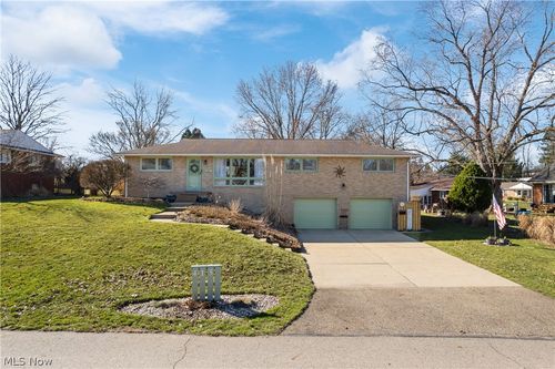 415 Valeside Ave Ne, Massillon, OH, 44646-4070 | Card Image