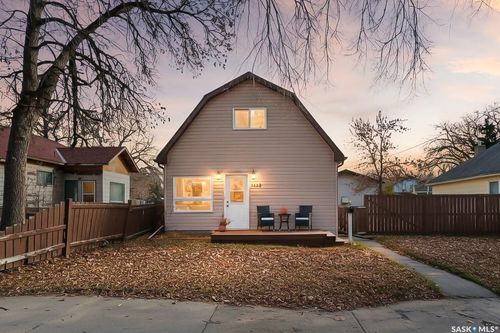 1143 6th Ave Nw, Moose Jaw, SK, S6H4A7 | Card Image
