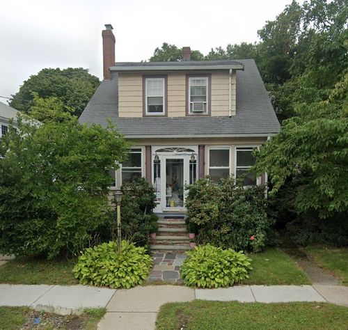 77 Autumn St, Malden, MA, 02148-1402 | Card Image