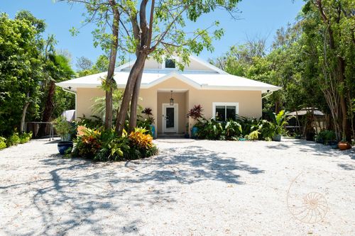 148 Iroquois St, Tavernier, FL, 33070-2113 | Card Image