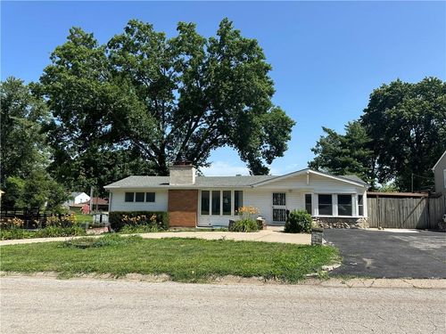 10520 E 28th Ter S, Independence, MO, 64052-2923 | Card Image