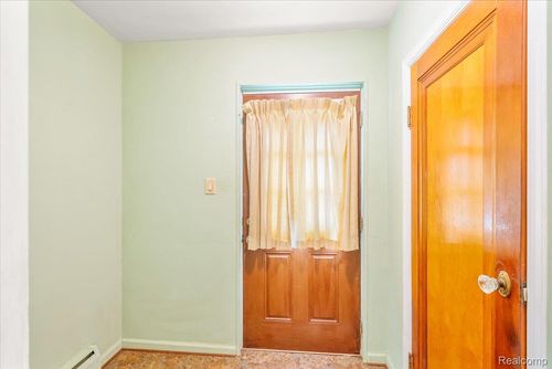 35432 Currier St, Wayne, MI, 48184-2360 | Card Image