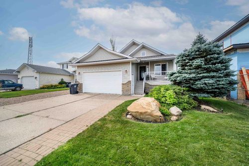 110 Redcliff Way Sw, Redcliff, AB, T0J2P0 | Card Image