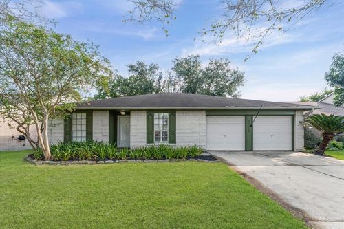 1935 Pilgrims Point Dr, Friendswood, TX, 77546-2328 | Card Image