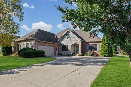 512 Prairie Lane Dr, Monticello, IL, 61856-2217 | Card Image