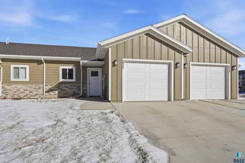 5934 S Whisper Creek Pl Place, Sioux Falls, SD, 57108 | Card Image