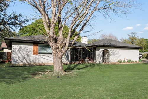 905 S Colonial Dr, Cleburne, TX, 76033-6014 | Card Image