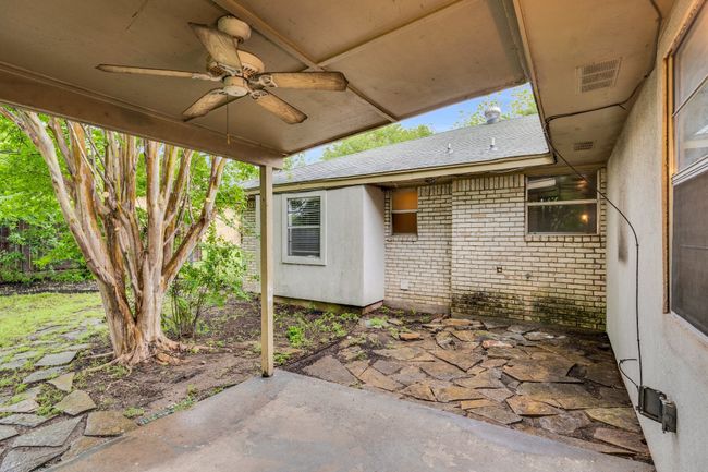 View of patio with visible vents and ceiling fan | Image 4