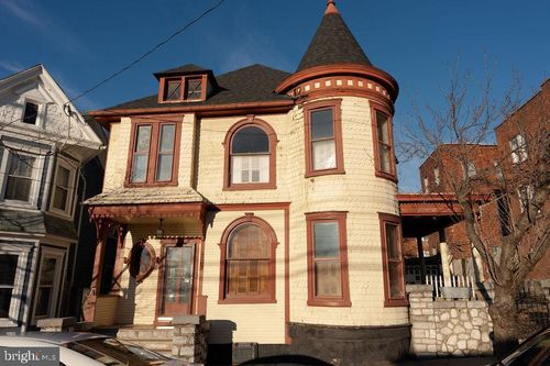 209 S Maple Ave, MARTINSBURG, WV, 25401-3227 | Card Image