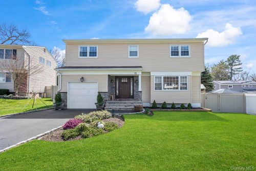 15 Lawrence Ct, Syosset, NY, 11791-2632 | Card Image