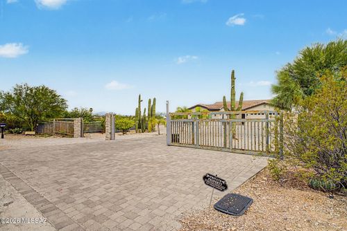 1504 N Plaza De Lirios, Tucson, AZ, 85745-1600 | Card Image