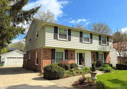 669 Mohegan St, Birmingham, MI, 48009-5691 | Card Image