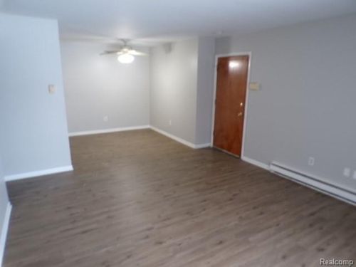 apt-4-825 S Grand Ave, Fowlerville, MI, 48836-8903 | Card Image