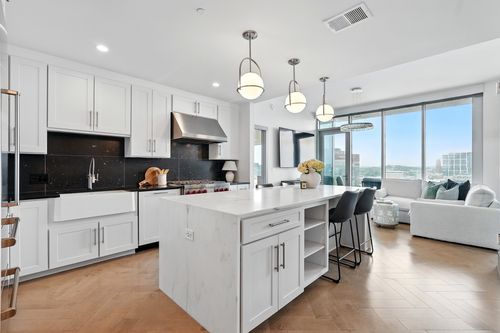 unit-1611-1616 W End Ave, Nashville, TN, 37203-3290 | Card Image