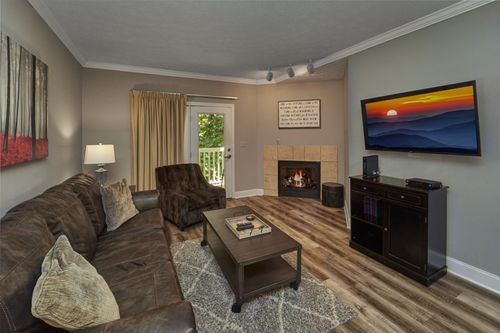 1303-818 Golf View Blvd, Pigeon Forge, TN, 37863-4126 | Card Image