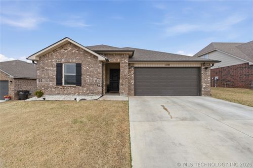 3210 Roman Cir, Bartlesville, OK, 74006-6364 | Card Image