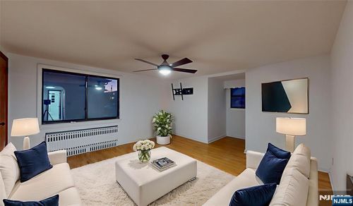 204 Philip Ave, Elmwood Park, NJ, 07407-2225 | Card Image