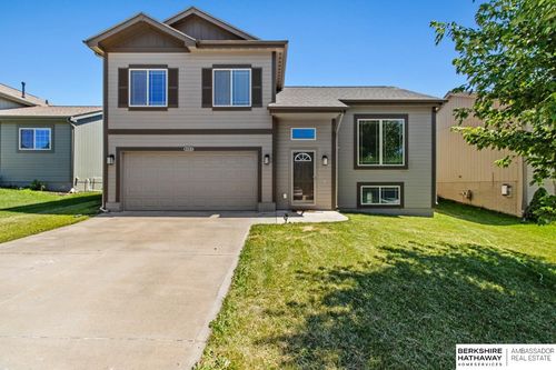 9153 Black St, Omaha, NE, 68122-1823 | Card Image