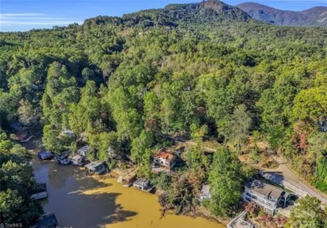 121 Anglers Way, House other with 3 bedrooms, 3 bathrooms and null parking in Lake Lure NC | Image 24