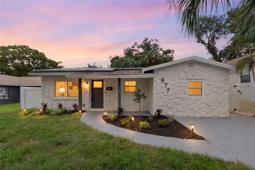 977 27th Ave S, ST PETERSBURG, FL, 33705-3525 | Card Image