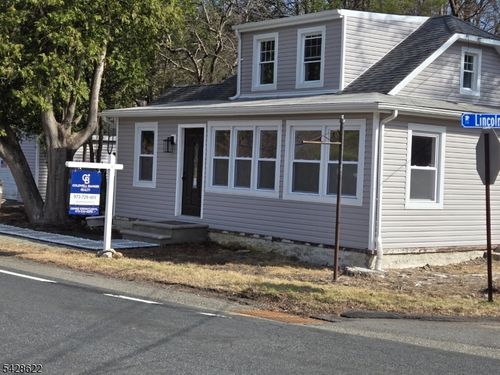 728 Glen Rd, Sparta, NJ, 07871-3743 | Card Image