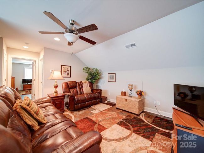 Bonus Sitting Room | Image 21